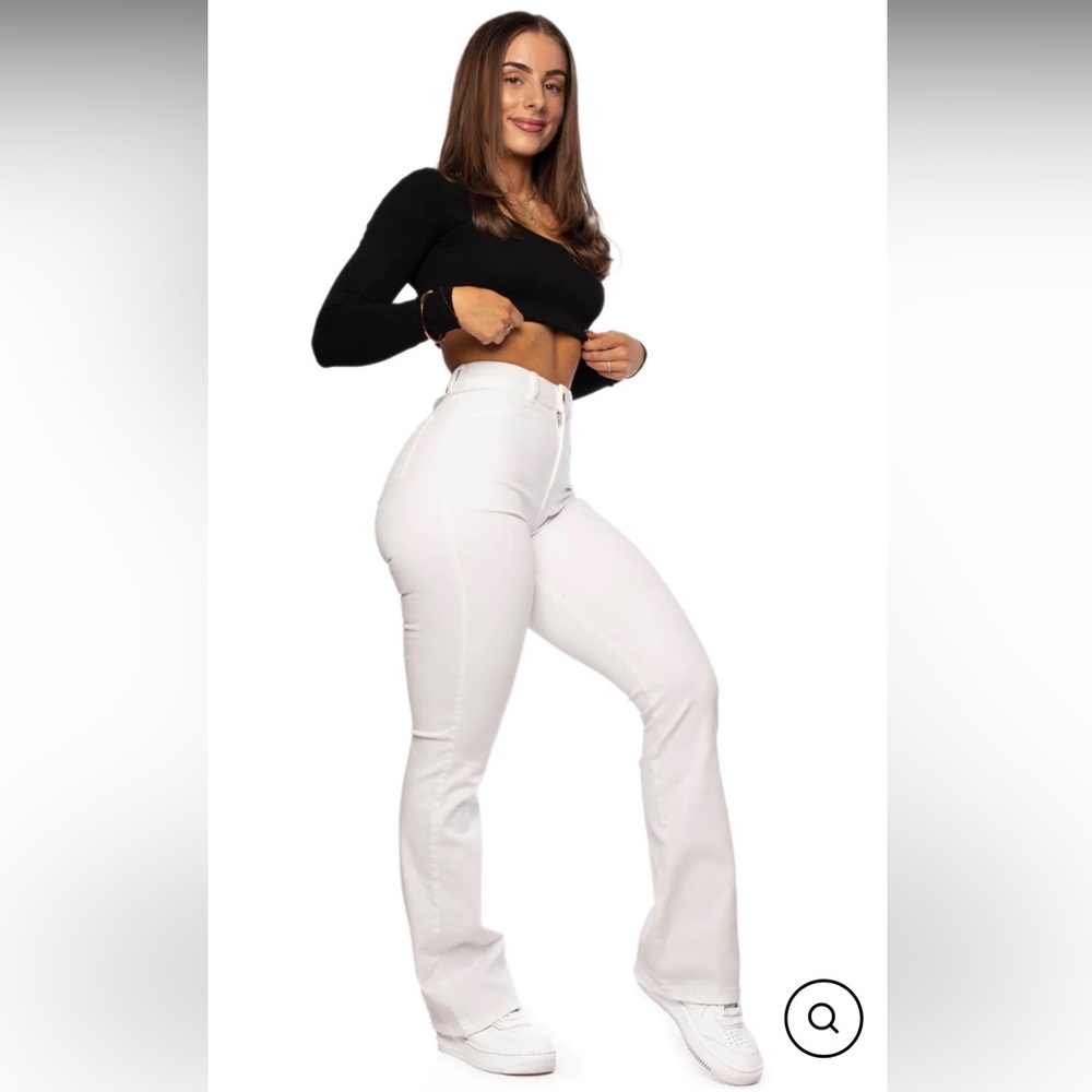 FITJEANS pastel flared white size small. Out of stock online! New without tags.